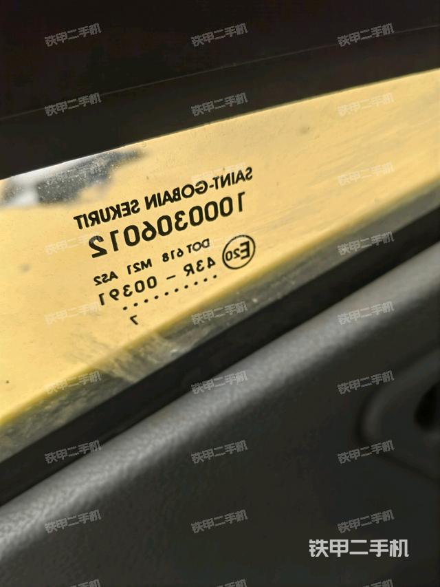 后窗玻璃角标（驾驶室部分）