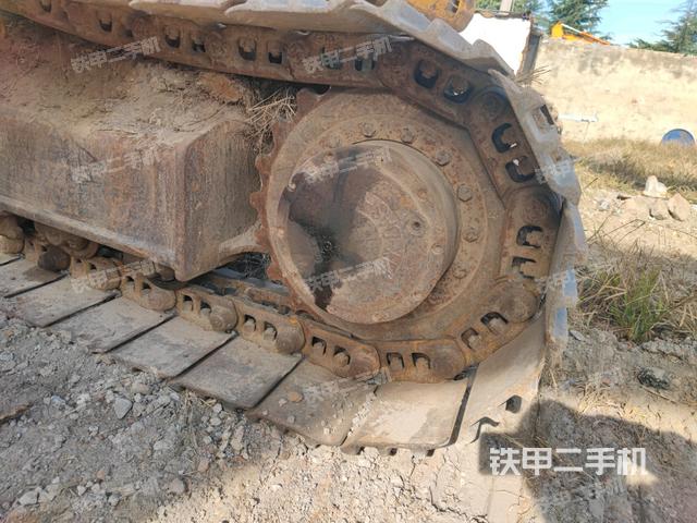 左驅(qū)動輪（行走機構(gòu)）