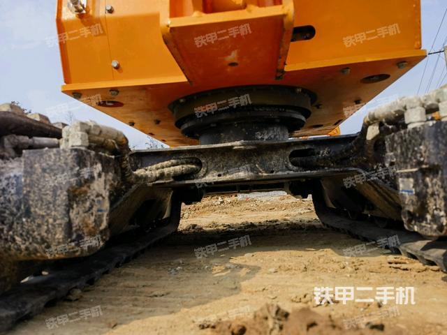 轉(zhuǎn)盤和下車架正前（工作和回轉(zhuǎn)裝置）