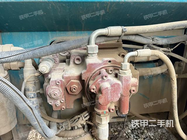 液壓泵艙室正面整體（整機(jī)外觀）