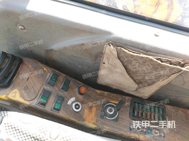 座椅左側(cè)控制臺/音響/含左手柄（駕駛室部分）