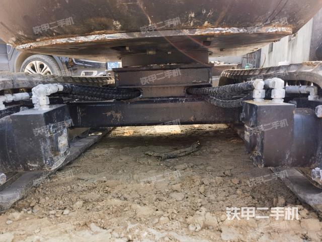 轉(zhuǎn)盤和下車架正前（工作和回轉(zhuǎn)裝置）