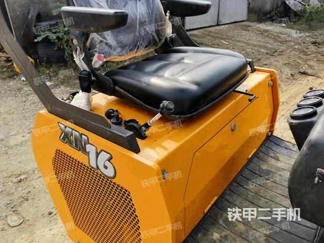 座椅右側(cè)控制臺/鑰匙門/油門/含右手柄（駕駛室部分）