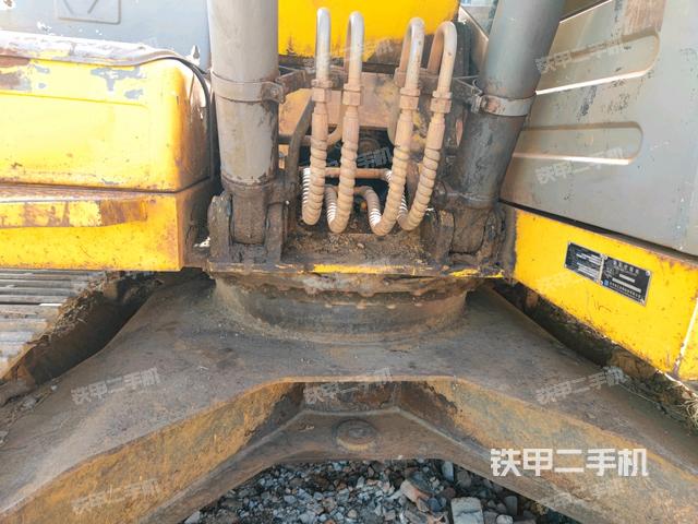 轉(zhuǎn)盤和下車架正前(工作和回轉(zhuǎn)裝置) 轉(zhuǎn)盤和下車架正前(工作和回轉(zhuǎn)裝置)