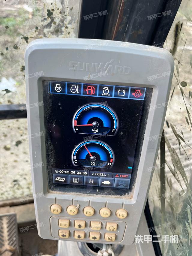 駕駛室整體（整機(jī)外觀）