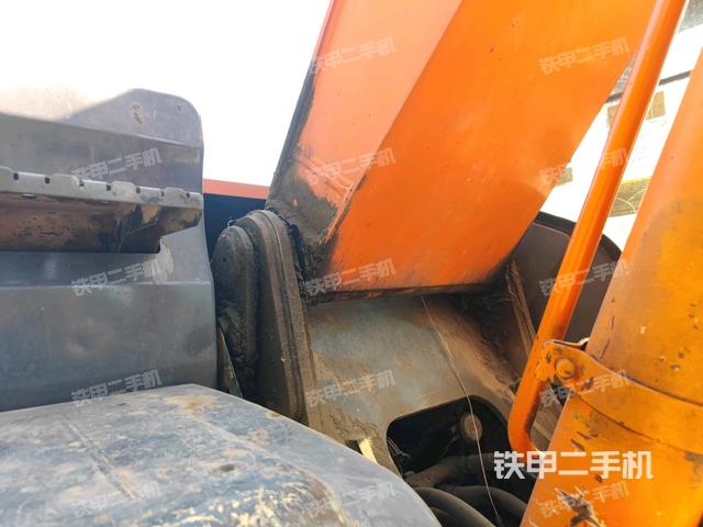 大臂根部?斜視(工作和回轉裝置) 大臂根部?斜視(工作和回轉裝置)