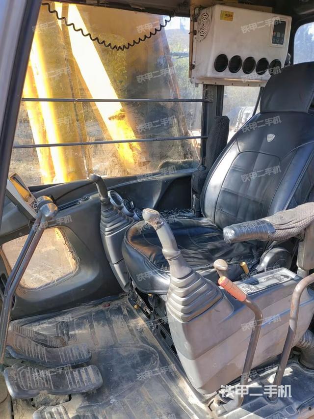 駕駛室整體（整機外觀）