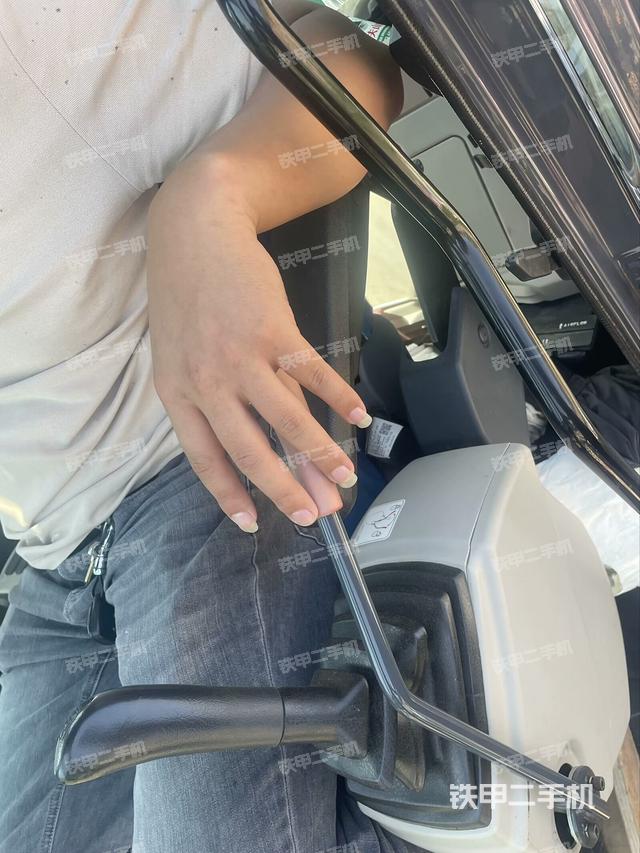 駕駛室左前45度（駕駛室部分）