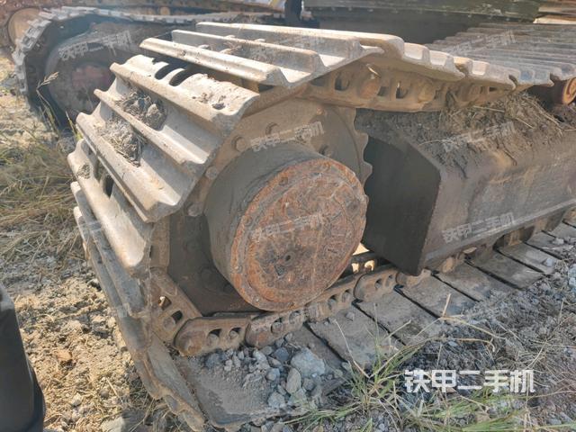 右驅(qū)動輪（行走機構(gòu)）