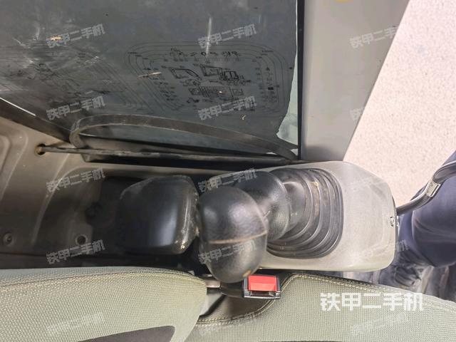 座椅左侧控制台/音响/含左手柄（驾驶室部分）