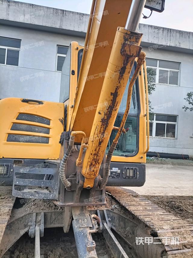 大臂根部?斜（工作和回轉(zhuǎn)裝置）