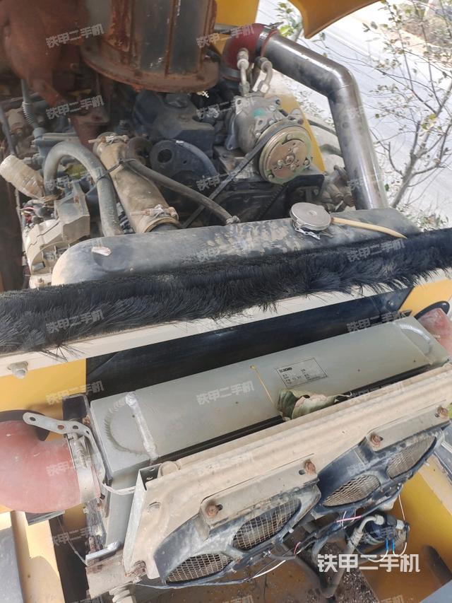 發(fā)動(dòng)機(jī)艙全景（壓路機(jī)發(fā)動(dòng)機(jī)艙）