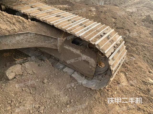 三一重工SY135C挖掘机的设备实拍-第3张实拍照片
