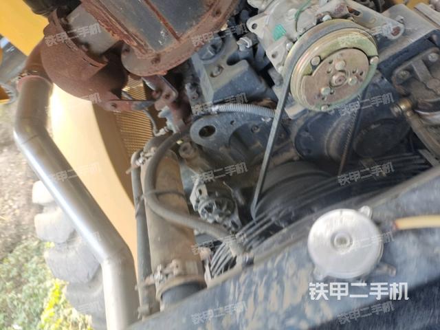 散熱器全景（壓路機(jī)發(fā)動(dòng)機(jī)艙）