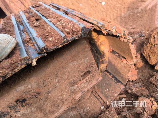 左側(cè)履帶整體?（行走機(jī)構(gòu)）