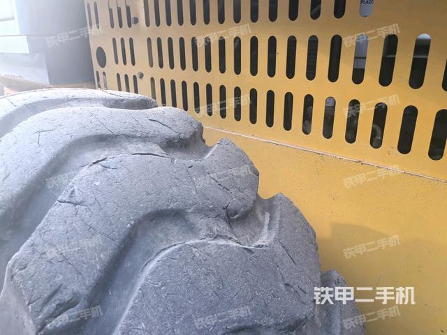 正后側(cè)（壓路機(jī)前后車架）