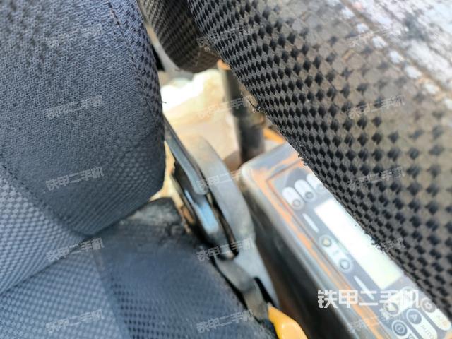 座椅右側(cè)控制臺(tái)/鑰匙門/油門/含右手柄（駕駛室部分）