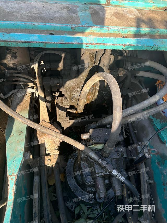 回轉馬達和主控閥（整機外觀）