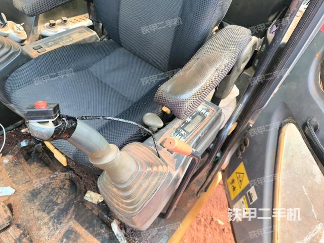 左后方玻璃角標(biāo)（駕駛室部分）