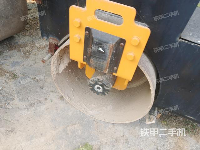 前車架正右側(cè)（壓路機前后車架）