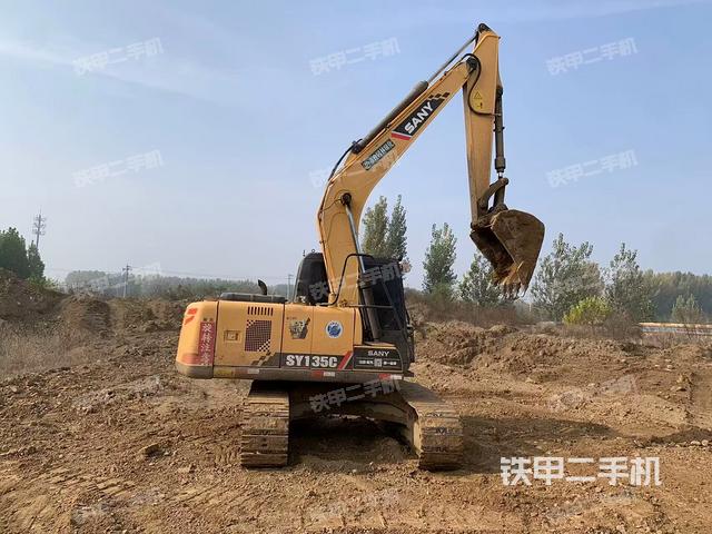 三一重工SY135C挖掘机的设备实拍-第2张实拍照片