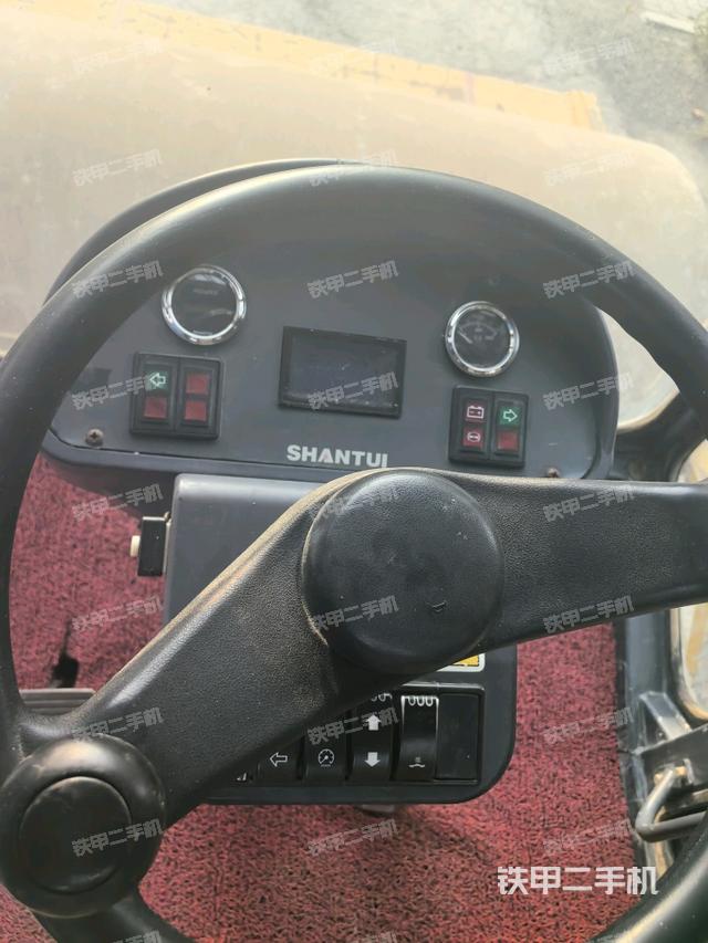 后玻璃角標(biāo)（壓路機(jī)駕駛室）