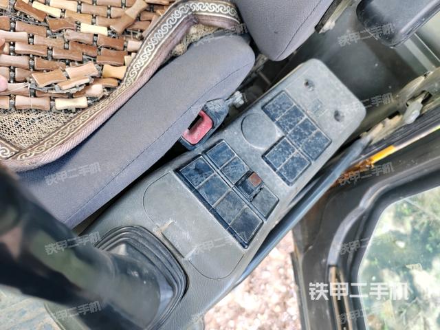 座椅左側(cè)控制臺/音響/含左手柄（駕駛室部分）