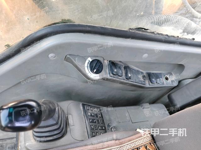 座椅右側(cè)控制臺/鑰匙門/油門/含右手柄（駕駛室部分）