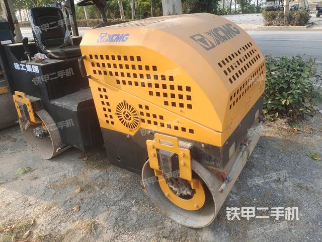 右前45°（壓路機整機外觀）