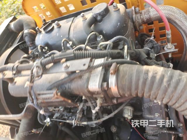 發(fā)動機艙全景（壓路機發(fā)動機艙）