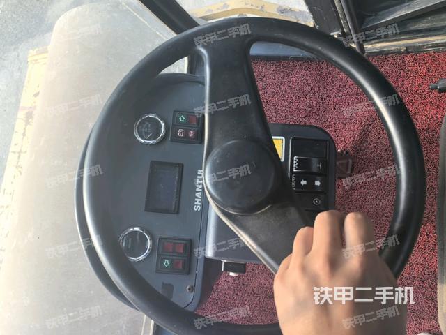 儀表盤全景（壓路機(jī)駕駛室）