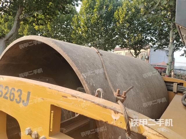 前輪右側(cè)減震塊連接及部件（壓路機(jī)前后車架）