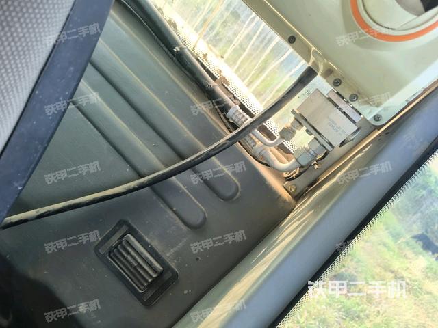 座椅左側(cè)控制臺/音響/含左手柄（駕駛室部分）