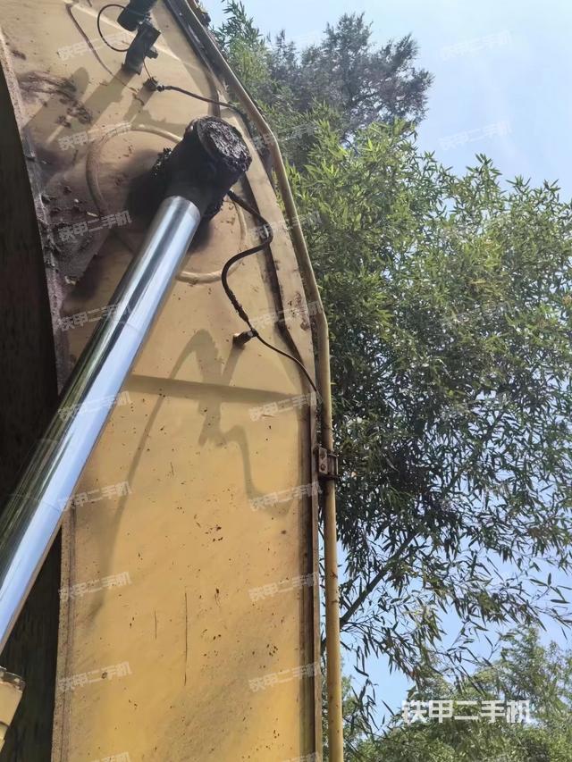 大臂整体 右侧（工作和回转装置）