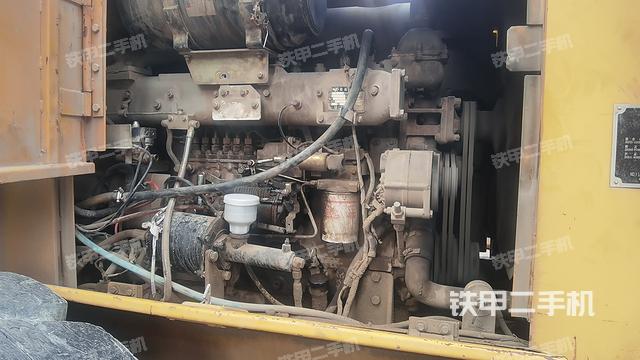 發(fā)動機(jī)左側(cè)（整機(jī)外觀及大件）