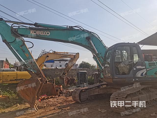 神钢SK260LC-8挖掘机