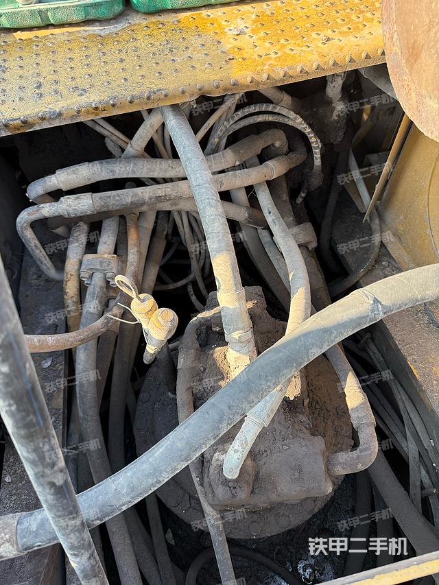 回转马达和主控阀（整机外观）