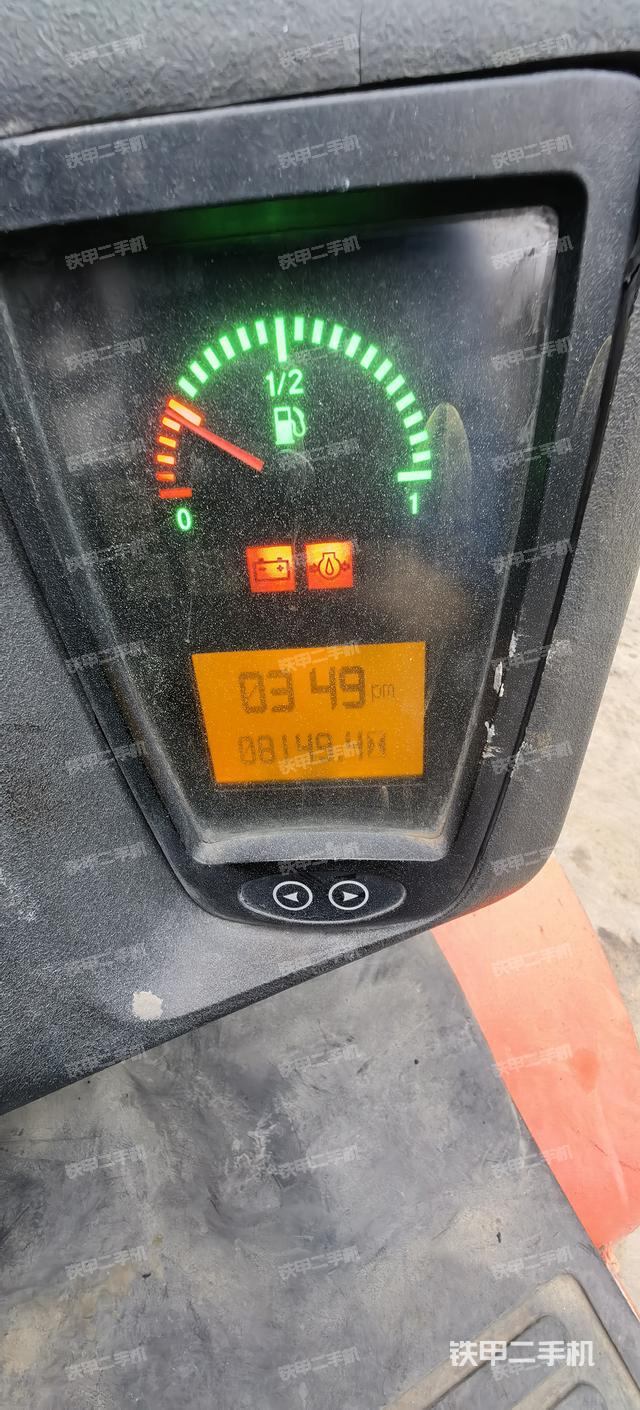 駕駛室操作臺(tái)（設(shè)備外觀及核心部件）