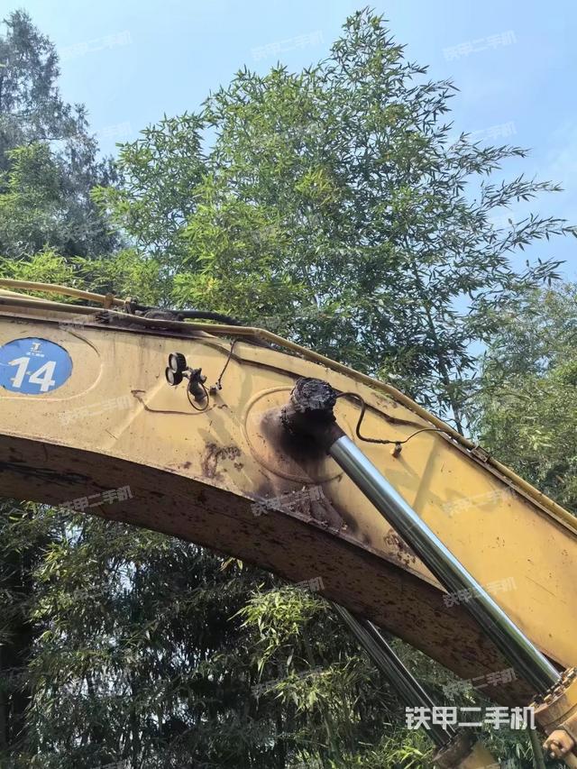 小臂整体左后（工作和回转装置）