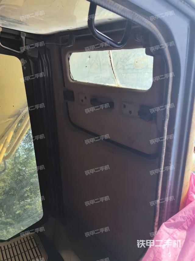 座椅左侧控制台/音响/含左手柄（驾驶室部分）