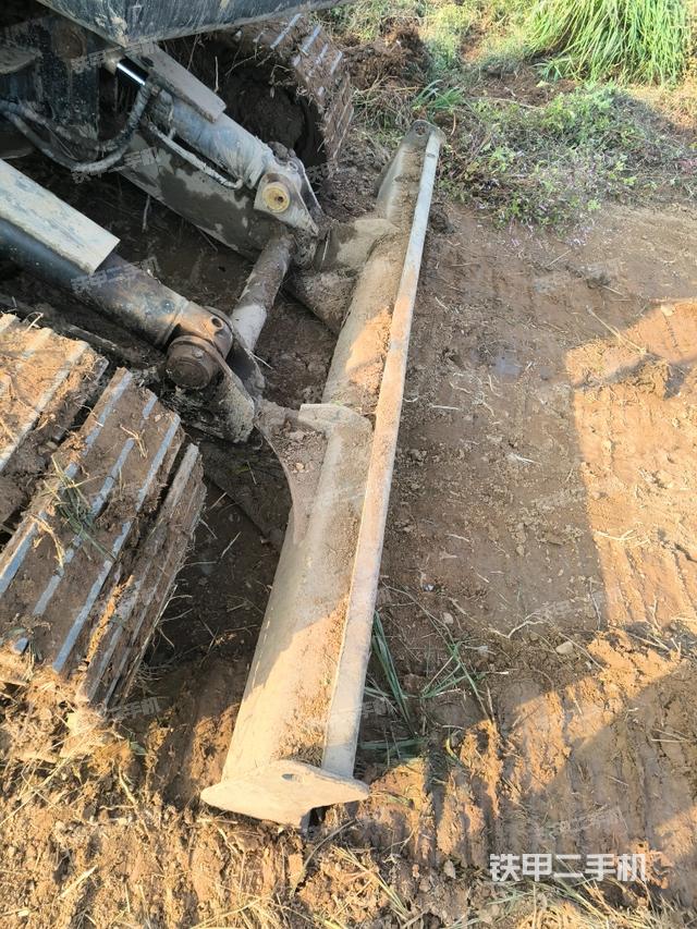 左驅(qū)動輪（行走機構(gòu)）