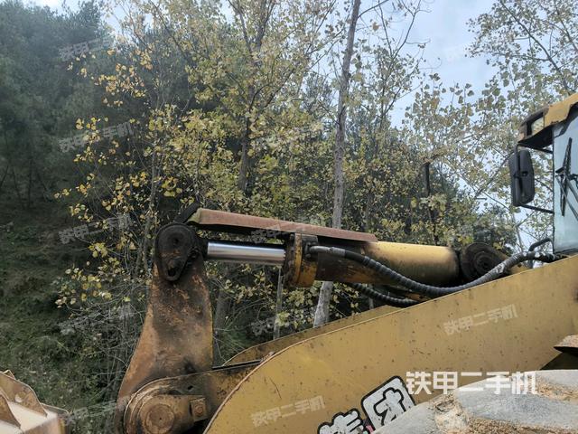 鏟斗油缸側(cè)面（工作裝置）