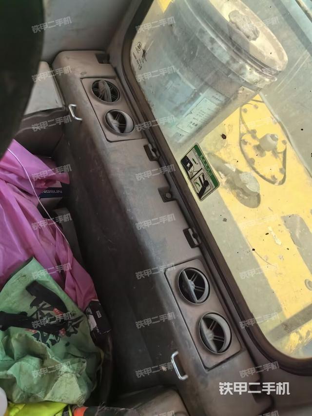 座椅右侧控制台/钥匙门/油门/含右手柄（驾驶室部分）