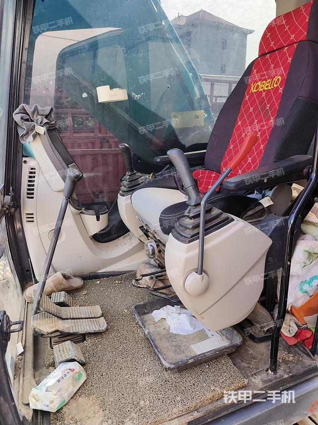 駕駛室整體（整機(jī)外觀）