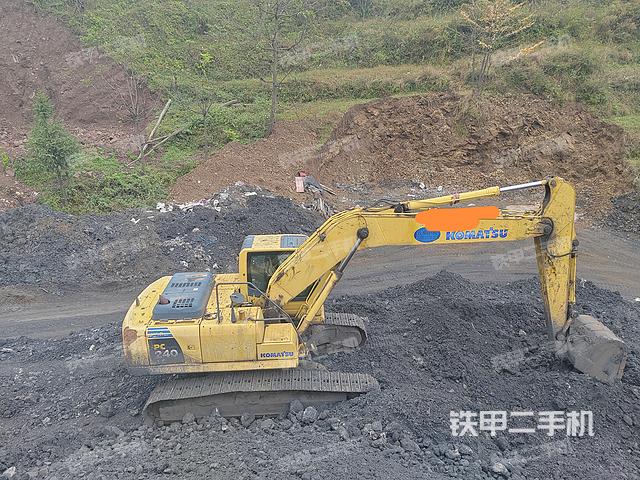 小松PC240LC-8挖掘机