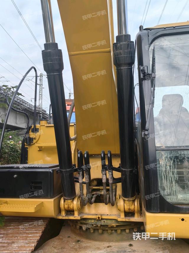 大臂油缸整體?豎拍（工作和回轉(zhuǎn)裝置）