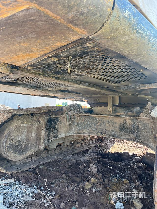 驾驶室顶部（整机外观）