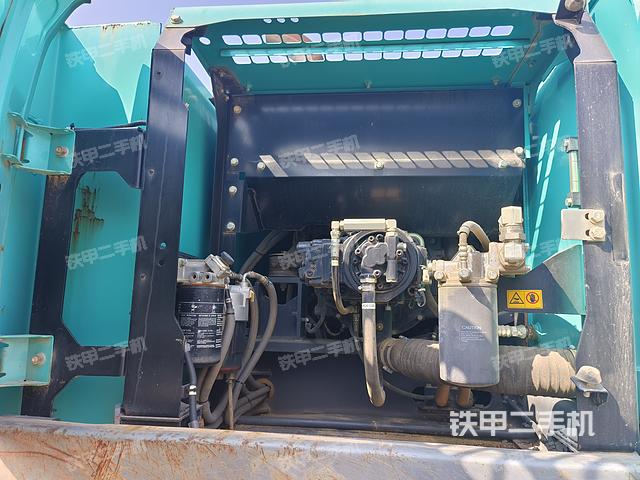 液壓泵艙室正面整體（整機(jī)外觀）