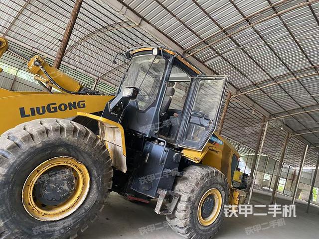 駕駛室正側(cè)（駕駛室部分）