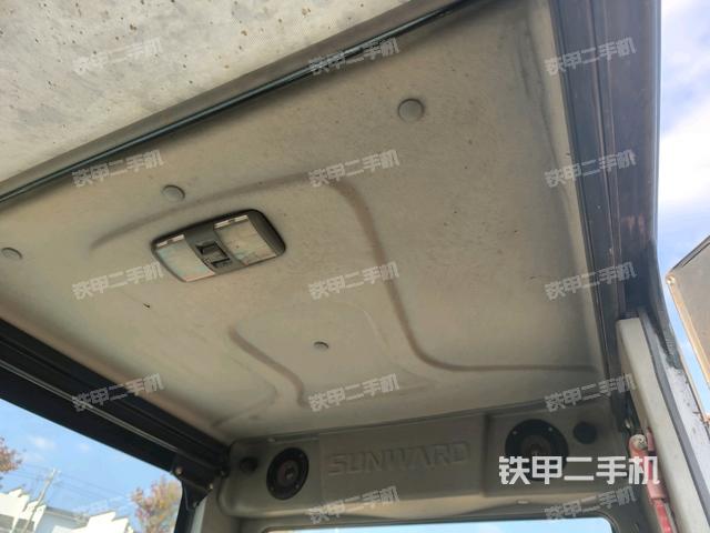 座椅右側(cè)控制臺(tái)/鑰匙門/油門/含右手柄（駕駛室部分）